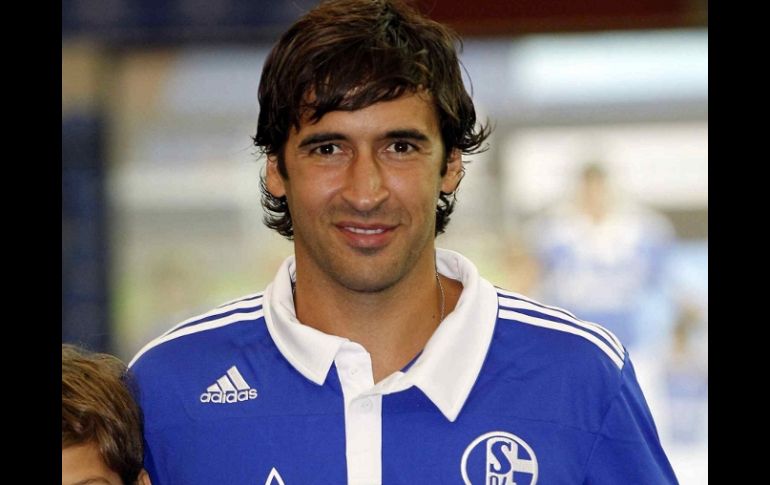 Raúl González está contento por estar con el Schalke 04. MEXSPORT  /