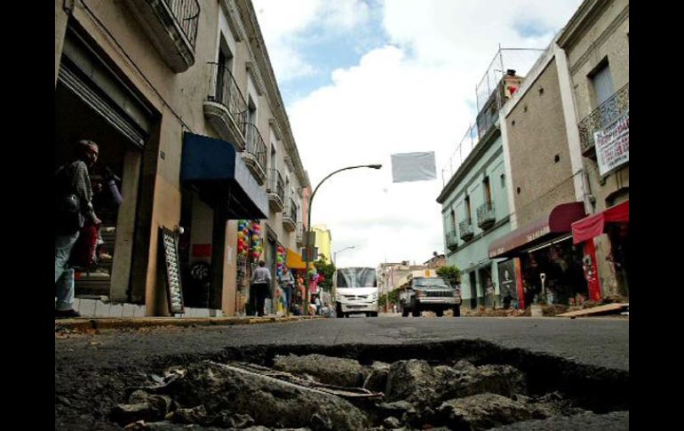 Consideran que la inversión ideal para rehabilitar todas las vialidades tapatías sería de 10 mil millones de pesos. ARCHIVO  /