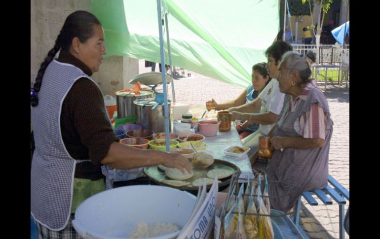 28.8 por ciento de la población ocupada laboró en el sector informal. ARCHIVO  /