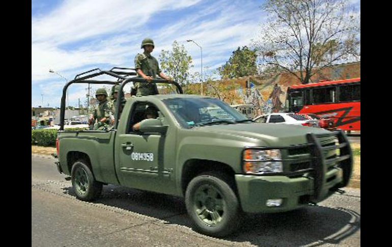 Al menos 30 elementos del Ejército se trasladaron a la colonia Blanco y Cuellar para realizar el operativo. ARCHIVO  /