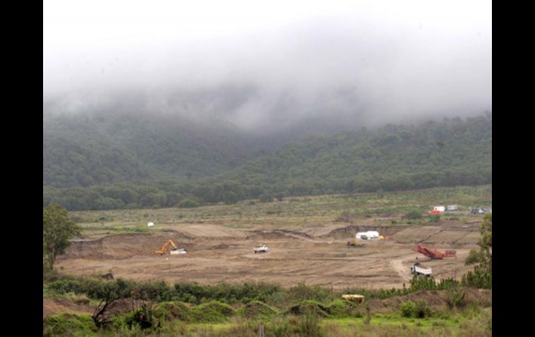 Aspecto del movimiento de tierras en el predio aledaño al Bosque de la Primavera. ARCHIVO  /