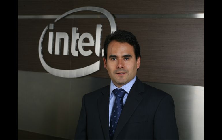 Intel espera vender hasta 100 millones de PCs en 2015. En la imagen David González director de Intel para Latinoamérica. ESPECIAL  /