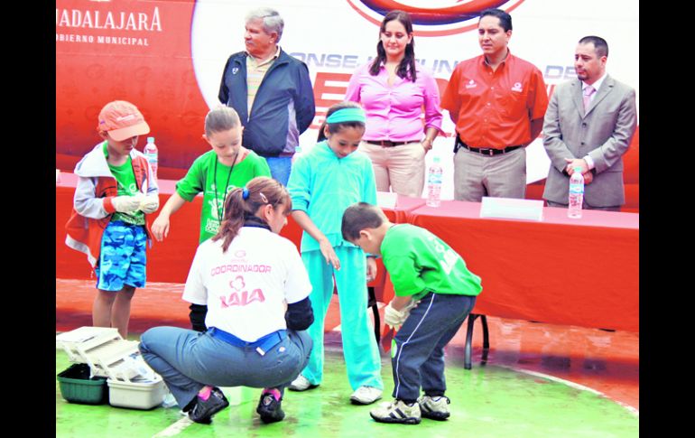 Los niños finalizaron los cursos de verano con una capacitación de primeros auxilios. ESPECIAL  /