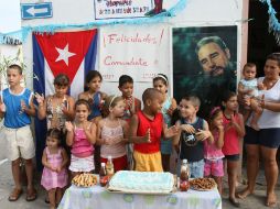 Niños de Sancti Spiritus celebran el cumpleaños número 84 de Fidel Castro. Ayer fue día de fiesta para el pueblo cubano. AP  /