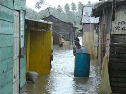 Se han reportado alrededor de 30 viviendas dañadas a causa de las fuertes lluvias y derrumbes. ESPECIAL  /