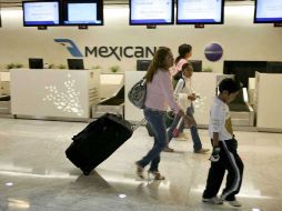 • La aerolínea pospuso varios vuelos y dejó de vender boletos. AP  /