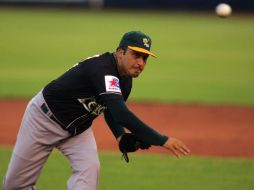 Foto en accion del picher Emil Kamar de los Pericos de Puebla, durante el juego de la Liga Mexicana de Beisbol. MEXSPORT  /