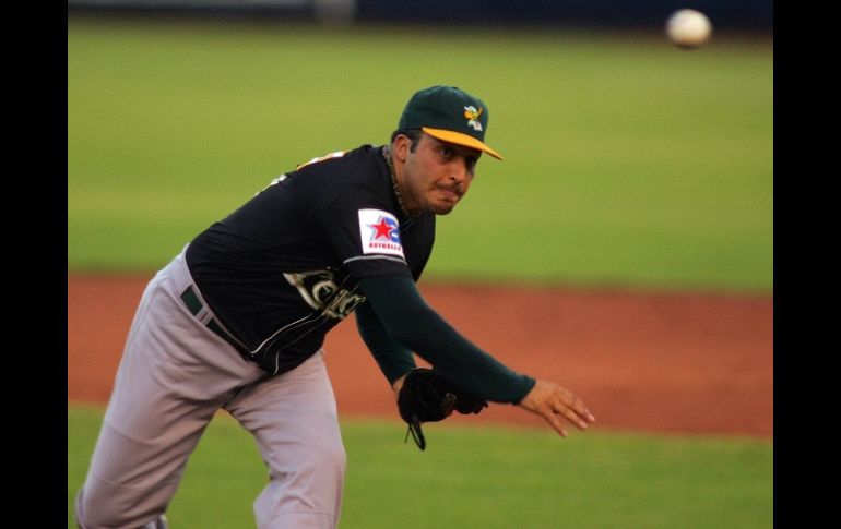 Foto en accion del picher Emil Kamar de los Pericos de Puebla, durante el juego de la Liga Mexicana de Beisbol. MEXSPORT  /