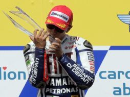 Jorge Lorenzo festeja su triunfo de MotoGP de República Checa. REUTERS  /