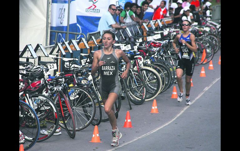 La triatleta mexicana Adriana Barraza cuenta con 17 años de edad. JAMMEDIA  /