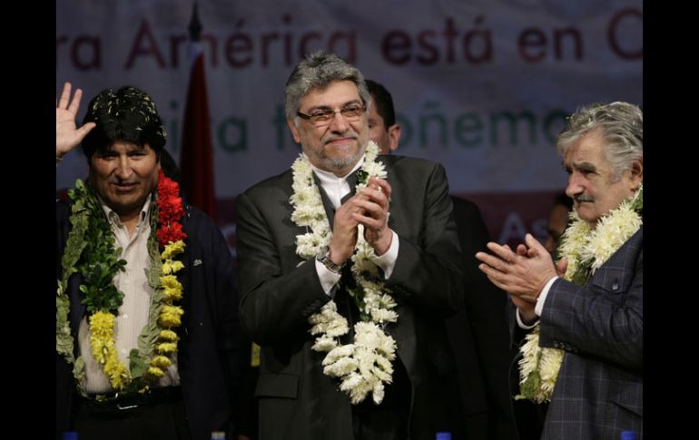 Fernando Lugo (centro), presidente de Paraguay, acompañado de José Mujica y Evo Morales, homólogos de Uruguay y Bolivia. AP  /