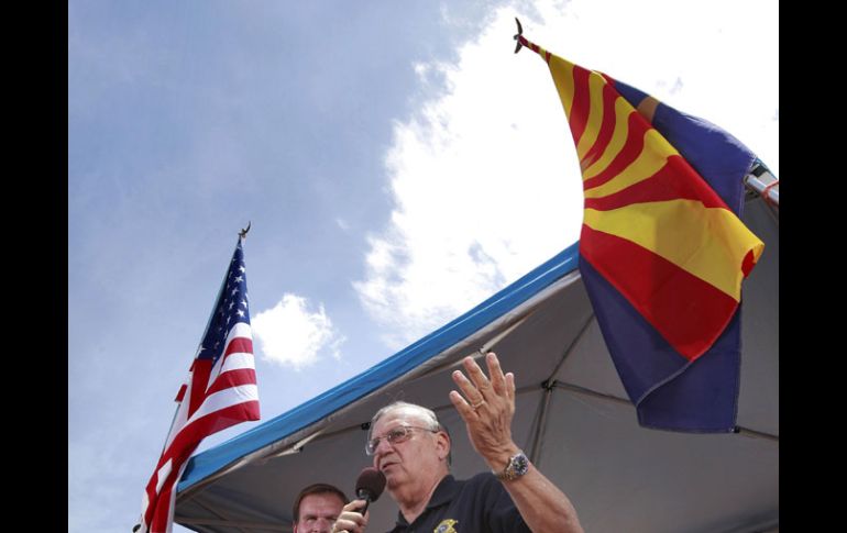 J.D. Hayworth acompañó al sheriff de Maricopa, Joe Arpaio, en la concentración a favor de la Ley SB 1070 en Hereford, Arizona. AP  /