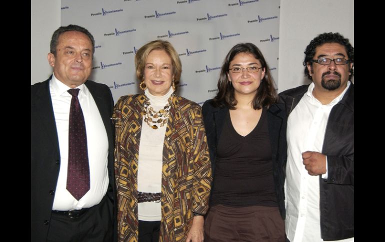 Carlos Graef, Guadalupe Loaeza, Yeana Gonzalez, y Mario Gonzalez, dieron a conocer el nombre del ganador. NTX  /