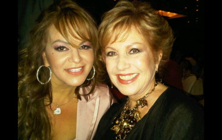 En la imagen, Jenni Rivera y Maxine Woodside, foto tomada de TWITTER.COMJENNIRIVERA  /