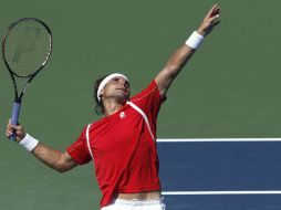 David Ferrer durante la competencia de hoy, donde logró su pase a los octavos de final. REUTERS  /