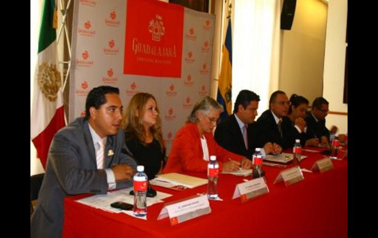 André Marx Miranda durante la rueda de prensa en donde anunciaron  el torneo de exhibición de sumo. EPECIAL  /