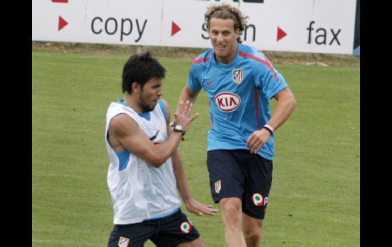 Diego Forlán realiza un entrenamiento con el Atlético de Madrid. EFE  /