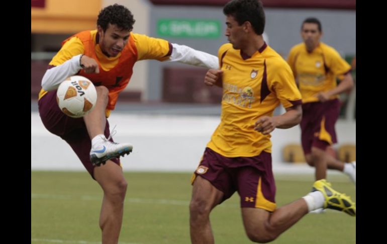 Los jugadores de Estudiantes Tecos se preparan en un entrenamiento. S. NUÑEZ  /