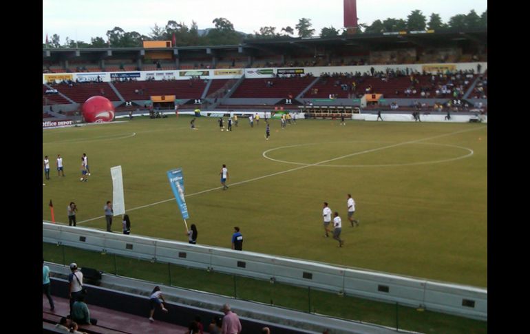 El Estadio Tres de Marzo con pobre entrada. E. VELÁZQUEZ  /