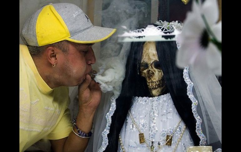 Mercados, callejones, delincuencia y la santa muerte son los atractivos que este turismo ofrece. ESPECIAL  /