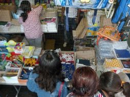 Miles de personas que siguen llegando a hacer las compras 'de pánico'. INFORMADOR ARCHIVO  /