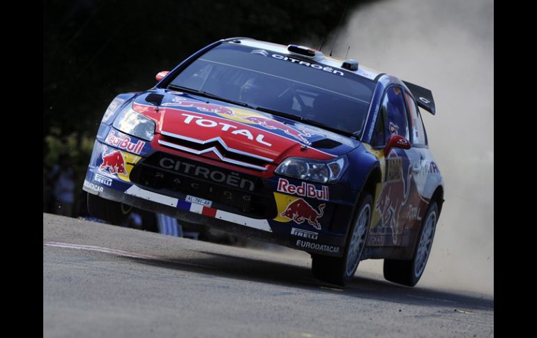 Francés Sebastien Loeb conduce su Citroen C4 WRC. EFE  /