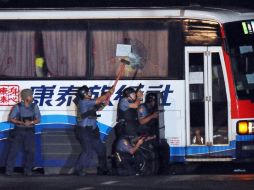 Un ex policía se atrinchera en Filipinas mientras los comandos policiacos intentan rescatar a los rehenes. AFP  /