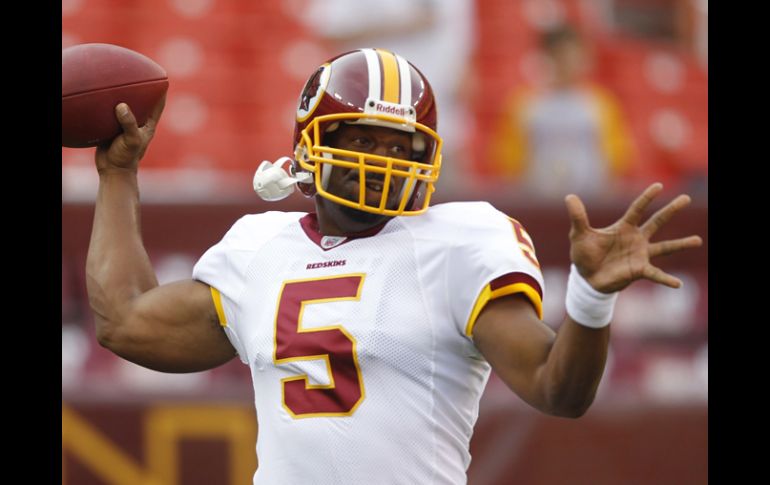 Donovan McNabb, de los Pieles Rojas, sigue lesionado del tobillo. REUTERS  /