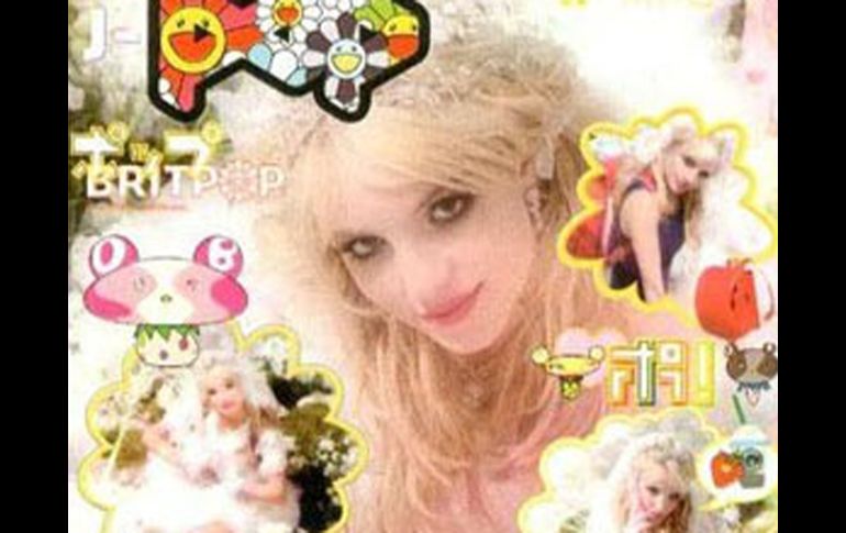 Spears aparece junto a creaciones de Takashi Murakami. JUSTJARED.BUZZNET.COM  /