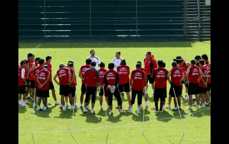 El nuevo cuerpo técnico habló con los jugadores hoy en Atlas Colomos. E. BARRERA  /