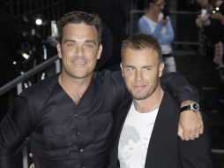 Robbie Williams y Gary Barlow se reúnen después de una decáda de su separación. AP  /