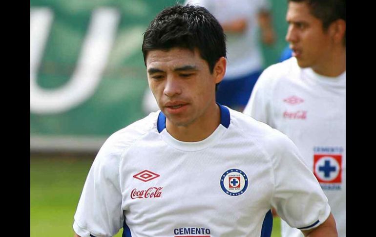 Gonzalo Pineda habla sobre mejoras en la defensiva del Cruz Azul. MEXSPORT  /