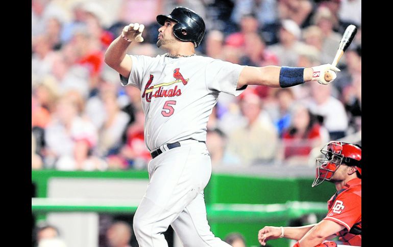 Albert Pujols conectó su tablazo ante Washington. AFP  /