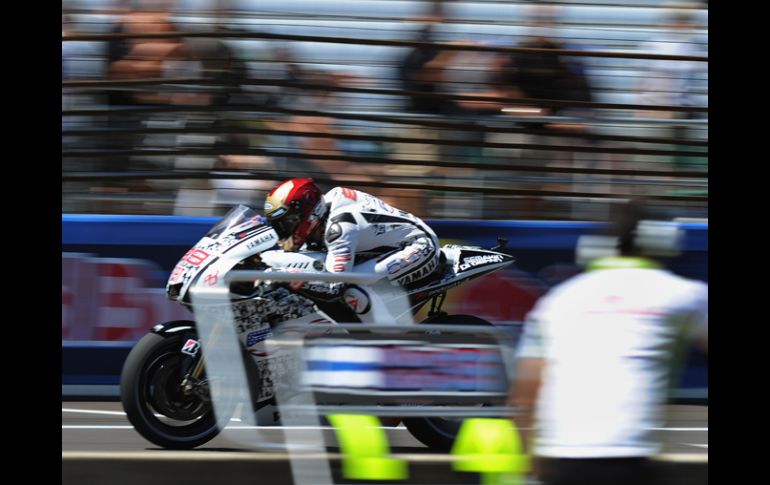 Jorge Lorenzo en la recta principal antes de que terminara el segundo más rápido durante la primera sesión de entrenamientos.  AFP  /