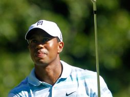 Tiger Woods tiene una mala segunda ronda .AFP  /