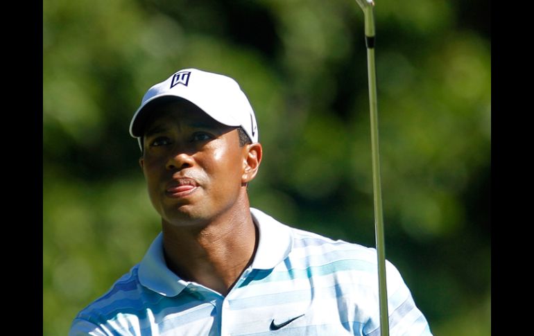 Tiger Woods tiene una mala segunda ronda .AFP  /