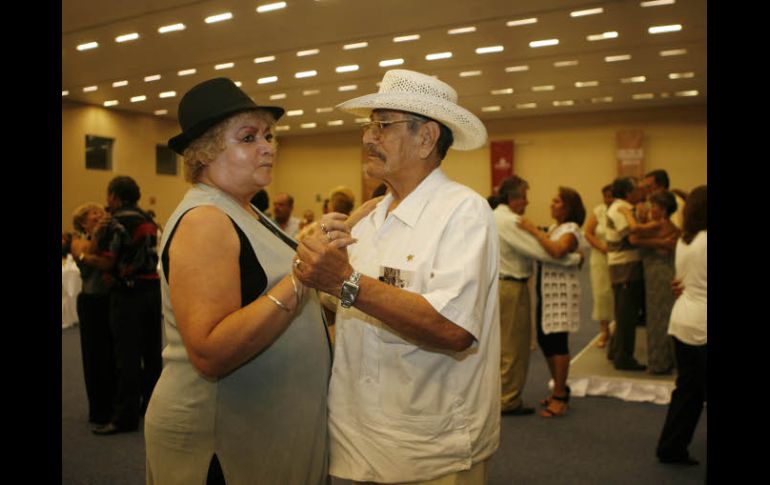 El festejo del Día del Pensionado se llevó a cabo ayer, con una comida en Expo Guadalajara. M. FREYRIA  /