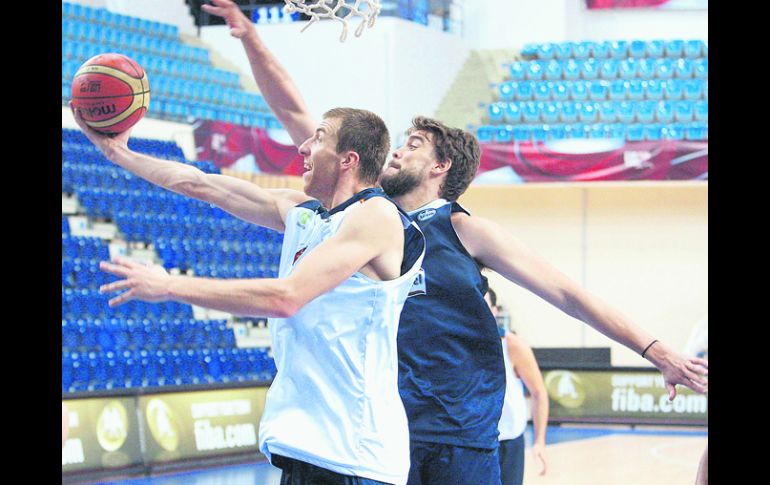 Fran Vázquez (izq.) y Marc Gasol (der.), de España. EFE  /