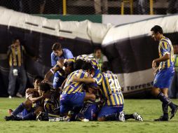 Los jugadores del San Luis festejan una de sus anotaciones. MEXSPORT  /