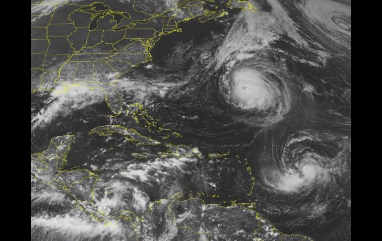 La tormenta tropical Earl se convirtió el domingo en un huracán, después del debilitamiento del ciclón Danielle. AP  /