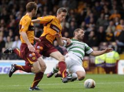 Acción del partido entre el Celtic de Glasgow y Motherwell  /