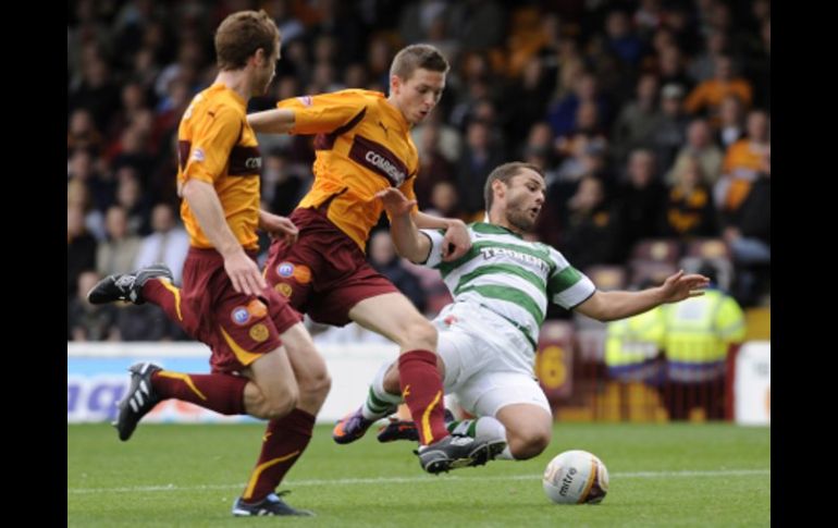 Acción del partido entre el Celtic de Glasgow y Motherwell  /