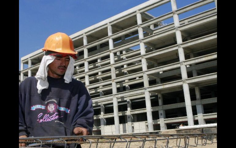 Ayer el Ayuntamiento de Zapopan determinó entregar para la construcción del Centro Cultural Universitario 60 millones de pesos. ARCHIVO  /