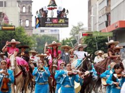 Imagen del desfile inaugural del Encuentro Internacional del Mariachi y la Charrería. E. PACHECO  /