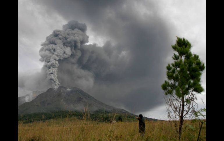 El día de hoy se registró una segunda emisión de lava y cenizas. AP  /