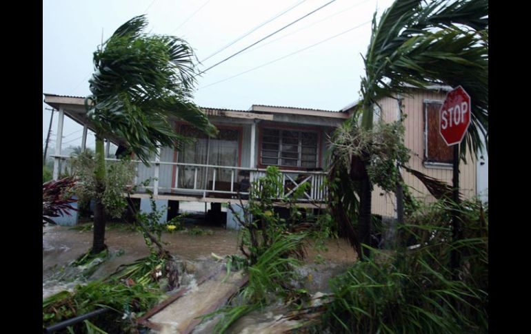 Los organismos de socorro de República Dominicana emitieron una alerta para toda la Costa Este. AP  /