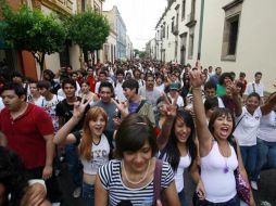 Poco más de dos mil estudiantes de la Universidad de Guadalajara realizaron la primera marcha para exigir más presupuesto. A. GARCÍA  /