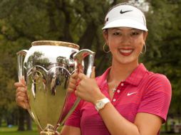 La golfista estadounidense Michelle Wie conquistó el segundo título en su corta trayectoria dentro del golf profesional. AFP  /