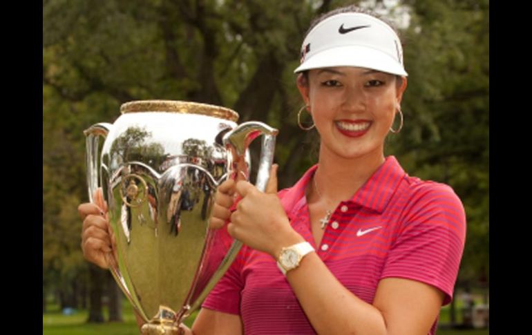 La golfista estadounidense Michelle Wie conquistó el segundo título en su corta trayectoria dentro del golf profesional. AFP  /