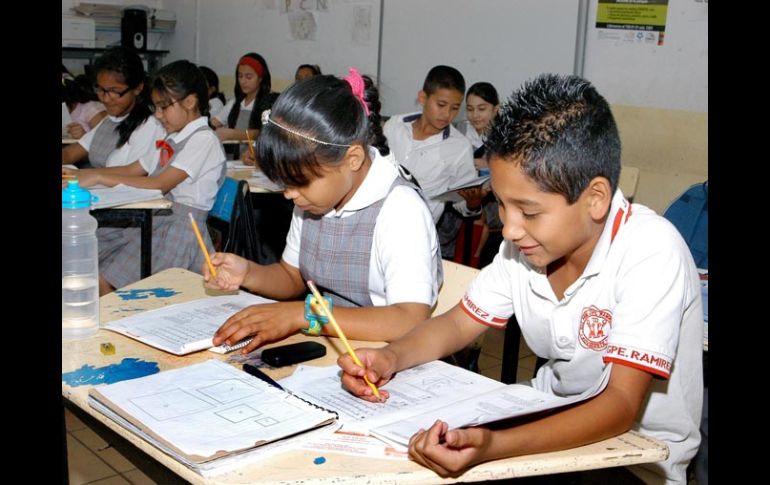 También los alumnos de primaria y secundaria reportan un grave descenso en matemáticas y lectura. NTX  /